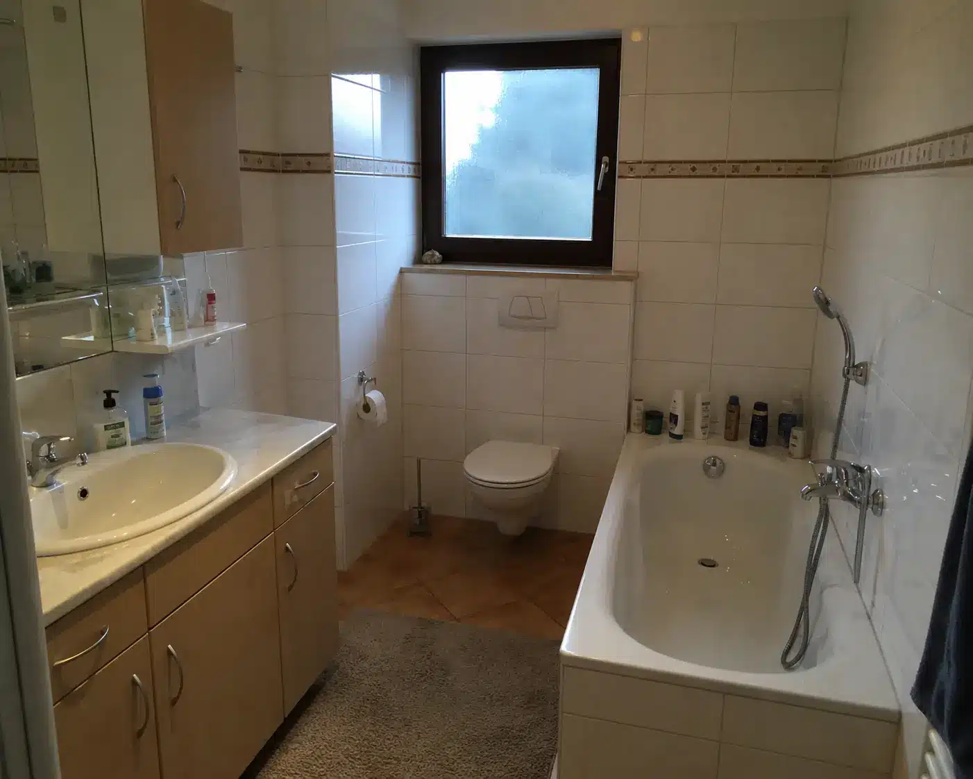 Badezimmer vor Badsanierung