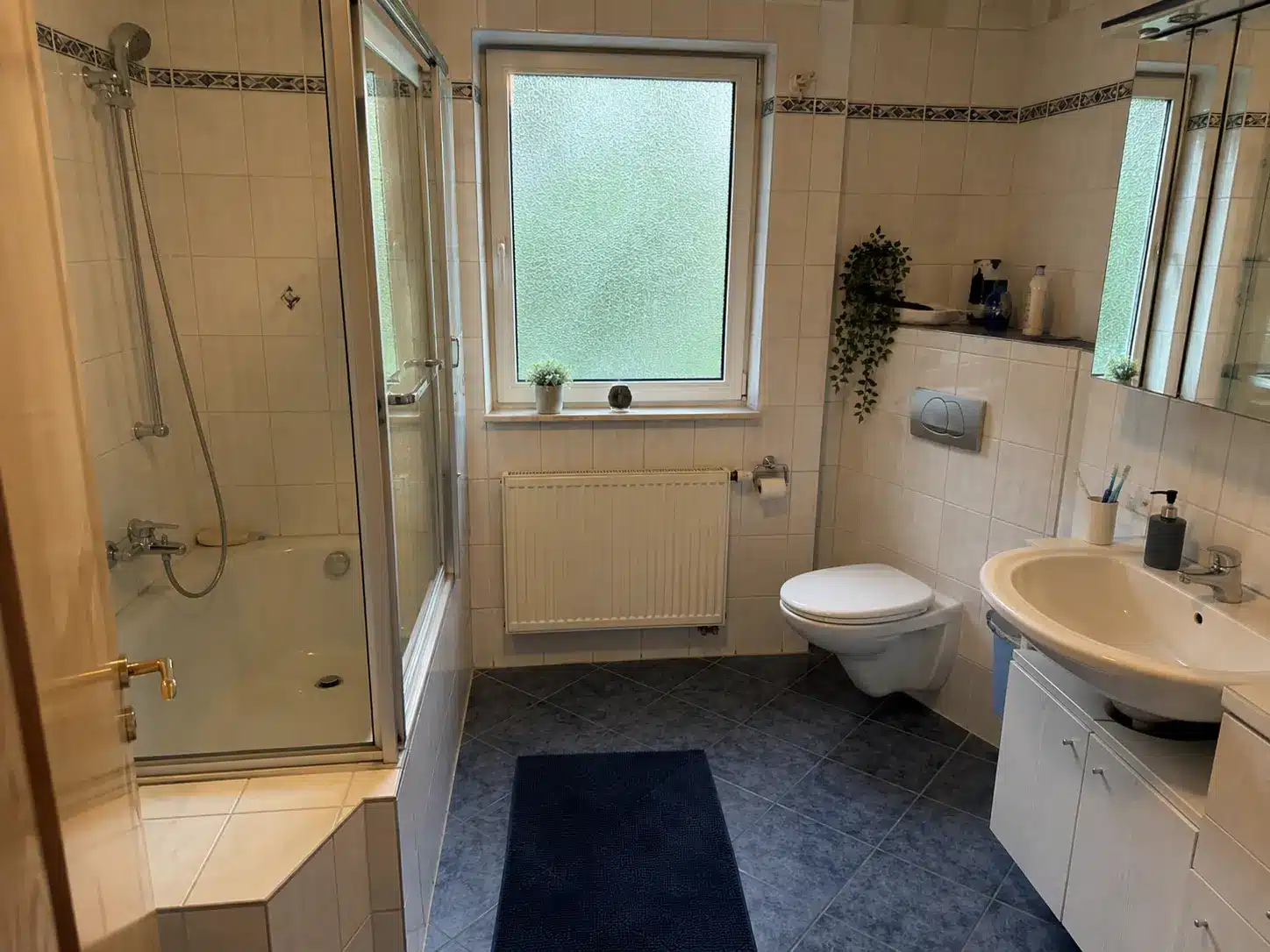 Badezimmer vor Teilsanierung